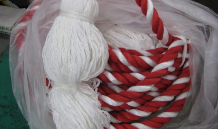 お祭りで使用する紅白ロープ