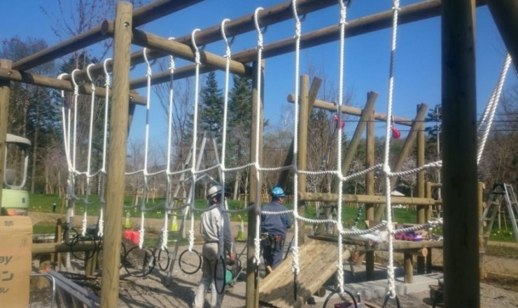 相模湖周辺の公園の遊具ロープ