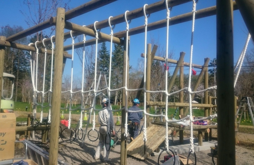 相模湖周辺の公園の遊具ロープ